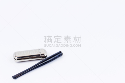 打火机,香烟,一个物体,拿着,油罐车,水平画幅,无人,金属,特写,烟嘴