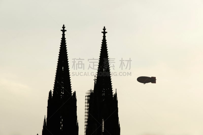 Cologne Cathedral with airship