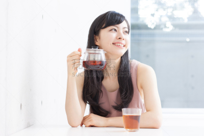日本人,女人,茶杯,下午茶,水平画幅,图像,仅成年人,青年人,仅一个青年女人,自然界的状态
