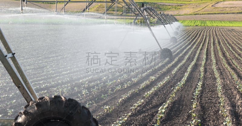 灌溉设备,水,车轮,水平画幅,铝,农业机器,透视图,夏天,户外,金属