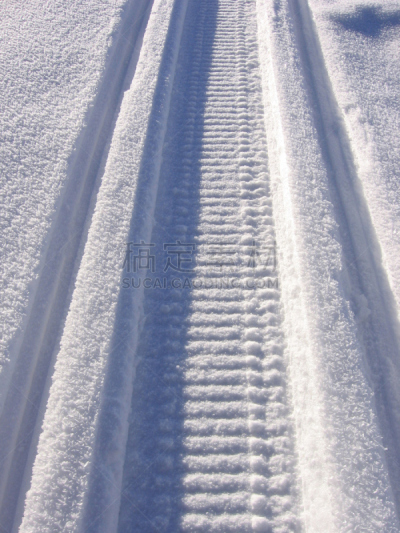 雪上汽车运动,手推脚踏车,滑雪痕,垂直画幅,迅速,雪,无人,原野,单车道,户外