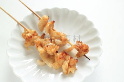 日本食品,煎鸡肉,果皮,串肉签,白色背景,日式烧鸡,食品,室内,图像,鸡肉