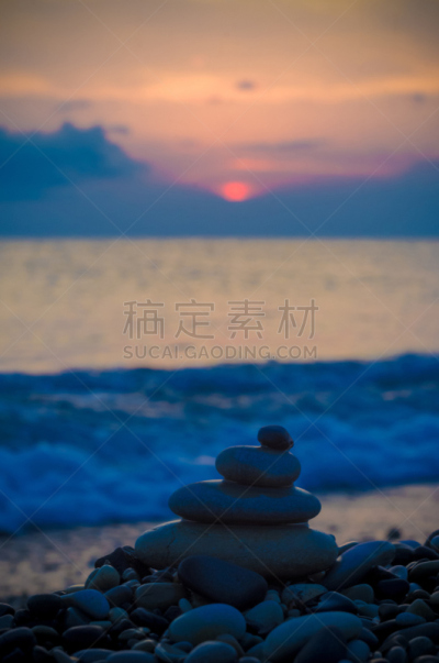 石头,圆石滩,垂直画幅,水,天空,灵性,休闲活动,旅行者,夏天