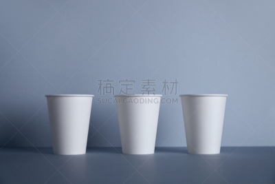 一次性杯子,白色,舞台,分离着色,一次性物品,水平画幅,夜晚,纸板,饮料,特写