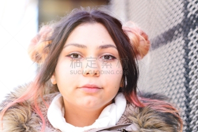 青年女人,欧亚种族,肖像,从容态度,侧发髻,仅女人,仅一个女人,土库曼斯坦,注视镜头,2017年