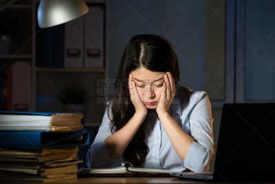 夜晚,疲劳的,女商人,亚洲,核对时间,失眠症,办公室,笔记本电脑,水平画幅,情绪压力