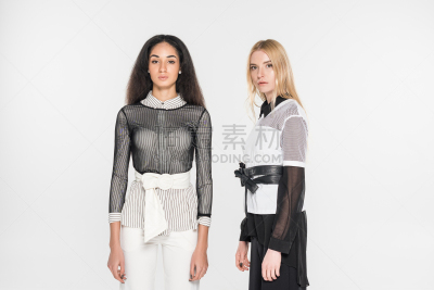 黑白图片,注视镜头,自然美,高雅,白色,衣服,女人,分离着色,人,阴阳符