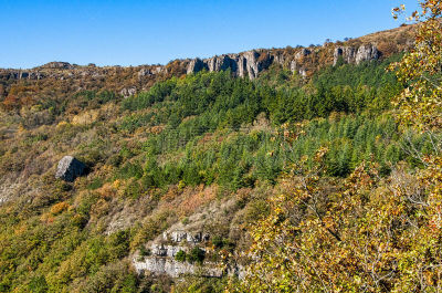 un paysage des Cévennes en automne