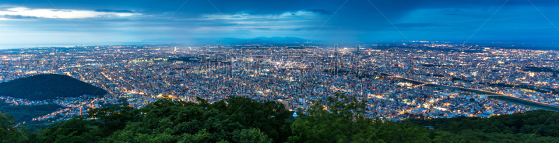 北海道,日本,大通公园,都市风景,札幌,日本式短袜,水平画幅,夜晚,旅行者,户外