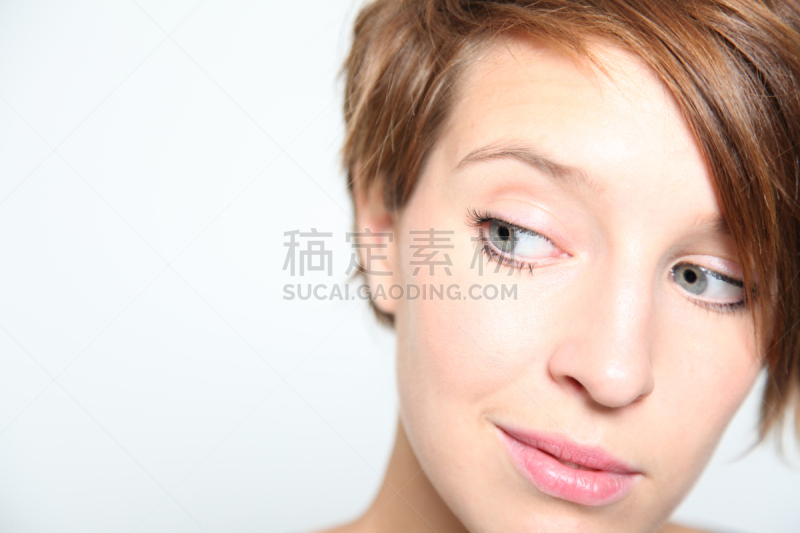 斜眼看,女孩,水平画幅,不看镜头,仅成年人,青年人,唇线笔,看,仅一个青年女人,成年的