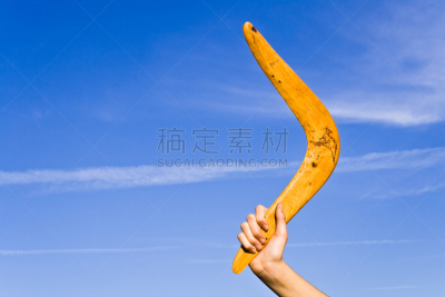 回飞棒,天空,太空,水平画幅,捕猎行为,木制,蓝色,手,拿着