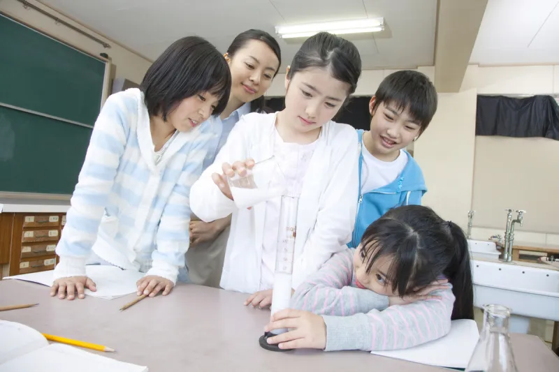 科学 教师 女性 男性 女人 水平画幅 日本 烧杯 科学实验 人图片素材下载 稿定素材 科学 教师 女性 男性 女人 水平画幅 日本 烧杯 科学实验 人图片素材下载 稿定素材