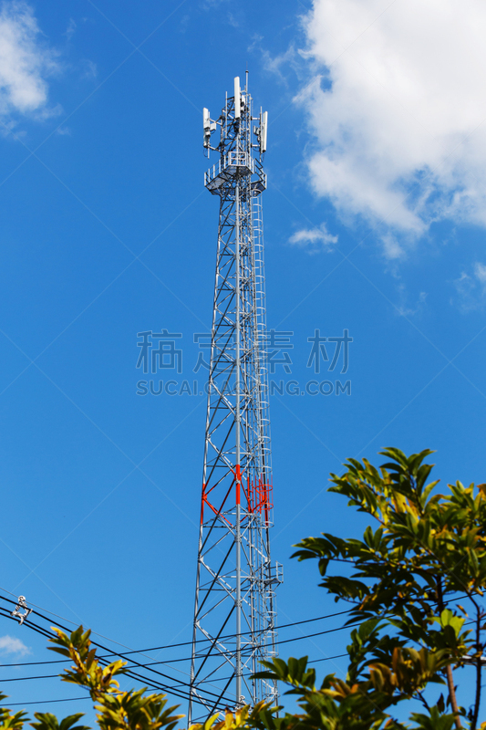 无线电通信塔,手机天线,电缆,垂直画幅,天空,风化的,电话机,无人,微波炉,金属