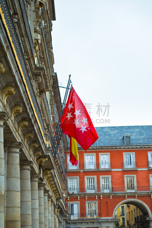 Plaza Mayor – a central square and the most brisk place in Madrid where three streets – Calye de Atocha, Kalye Mayor and Calye de Toledo meet.