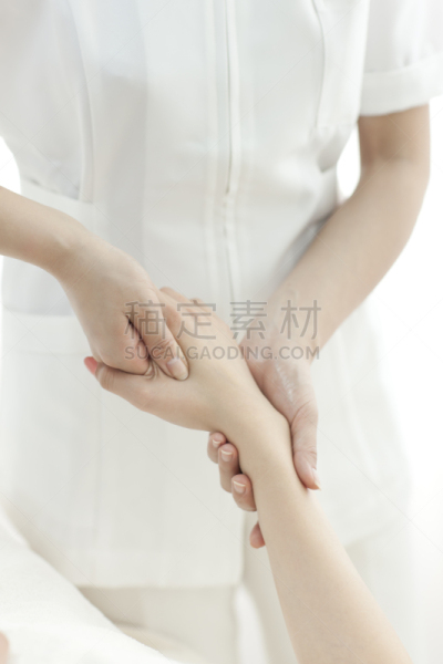 手,美容师,垂直画幅,美,遮住脸,四肢,手部按摩,spa美容,按摩师,仅成年人