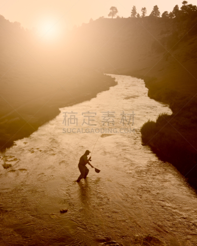 渔夫,鱼饵,热水溪,活物钓鱼,垂直画幅,水,休闲活动,简易钓鱼,湖,运动