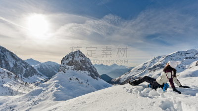雪,日光浴,天空,水平画幅,户外,白人,反差,青年人,白色,运动