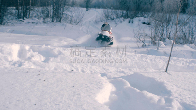 雪上汽车运动,冬天,人,森林,白桦,天空,水平画幅,雪,户外,俄罗斯