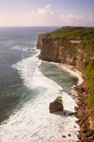 乌鲁瓦度,悬崖,垂直画幅,巴厘岛,夏天,户外,云景,石头,海浪,自然