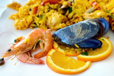 西班牙海鲜饭,迷迭香米,斑节对虾,食用大虾,墨鱼,餐前小吃,鱿鱼,藏红花,配菜,跪着