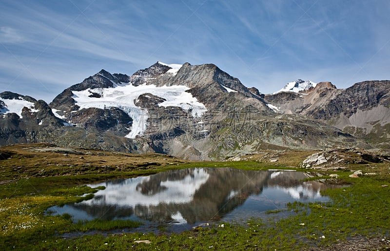 水平画幅,山,旅行者,夏天,户外,湖,草,瑞士阿尔卑斯山,运动,阿尔卑斯山脉