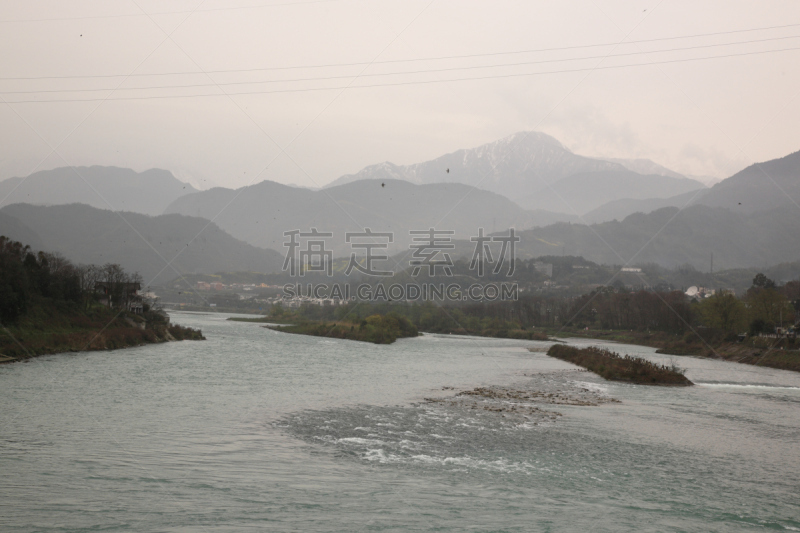 Min river and Dujiangyan (都江堰) irrigation system, Sichuan, China