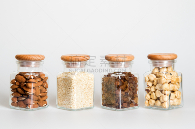广口瓶,杏仁,厨房,葡萄干,芝麻,榛子,留白,特写,白色背景,一半的