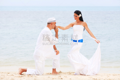 婚礼,鸡尾酒,吻手,天空,沙子,夏天,男性,仅成年人,明亮,婚纱