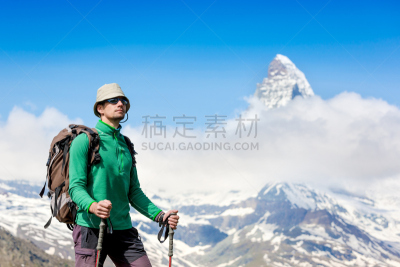 山脉,徒步旅行,注视镜头,策尔马特,马特洪峰,天空,水平画幅,雪,夏天,户外