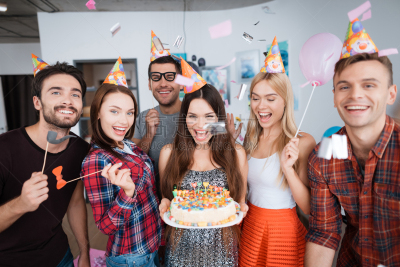 蛋糕,生日,拿着,女孩,男人,公亩,蜡烛,女人,水平画幅,连衣裙