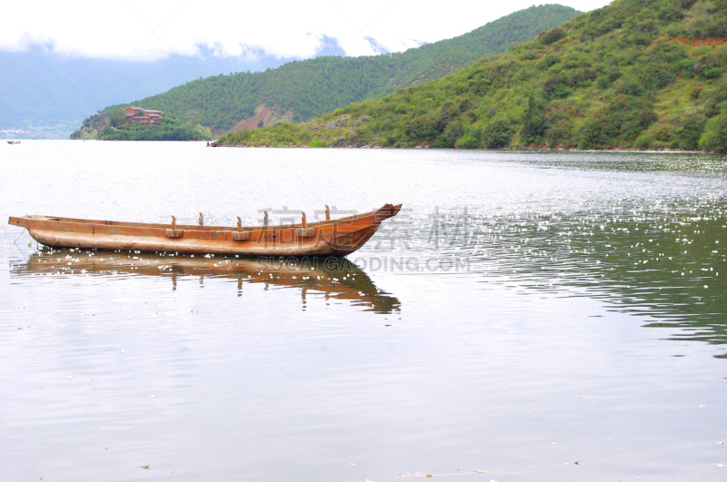 泸沽湖,船,河滨县,丽江,云南省,水,水平画幅,山,无人,早晨