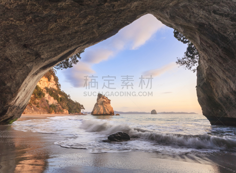 cathedral cove,新西兰,水平画幅,沙子,无人,湿,户外,丰盛湾,柱状岩石,海滩