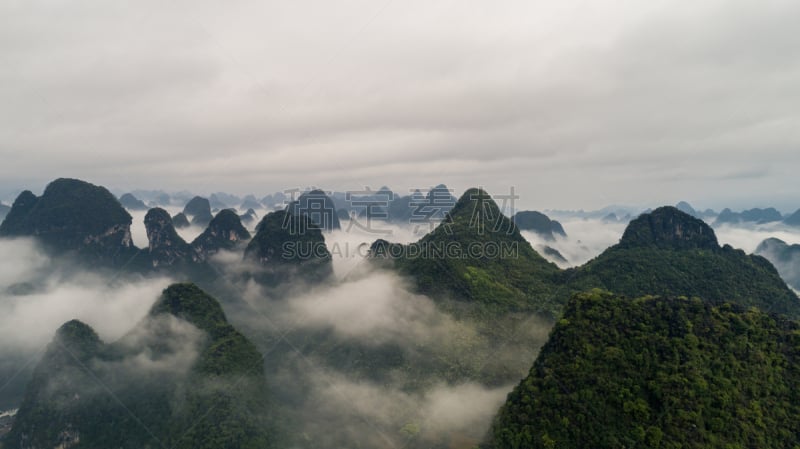 山,云景,航拍视角,阳朔县,桂林,桂林山水,兴平,阳朔,喀斯特,天空