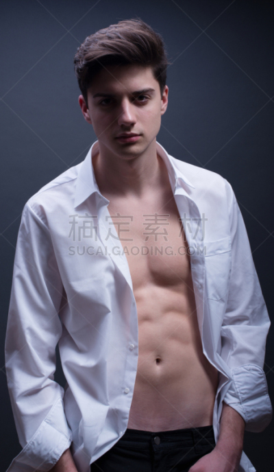 男性,时尚,时装模特,垂直画幅,美,注视镜头,美人,人类肌肉,仅男人,仅成年人