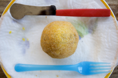 米饭炸肉饼,炸丸子,莫扎瑞拉奶酪,塞满了的,深的,球体,清新,食品,米,餐具