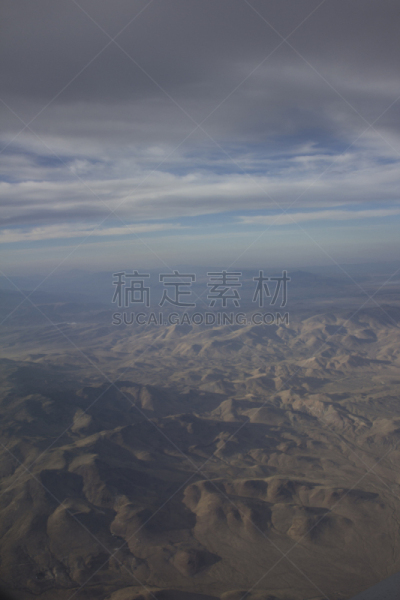 内华达州,蓝色,山脉,云景,天空,垂直画幅,褐色,高视角,沙子,透过窗户往外看