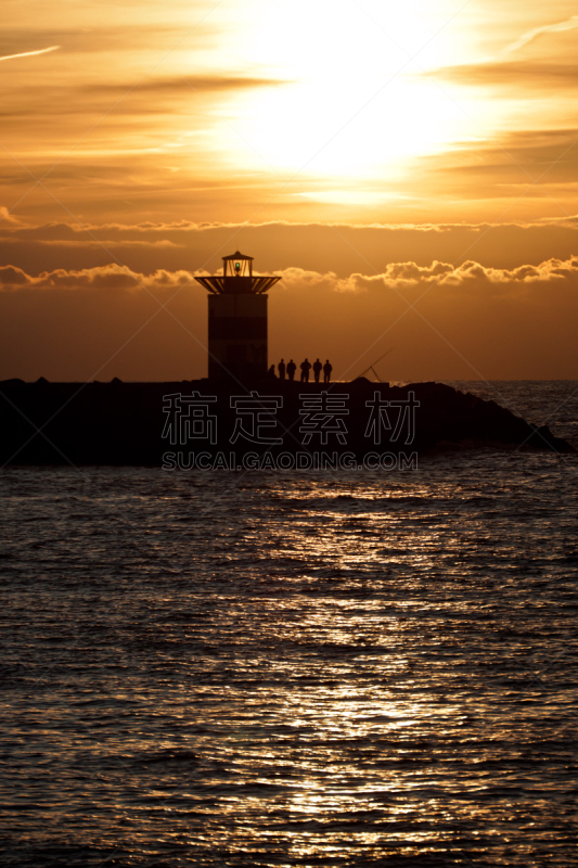 灯塔楼,垂直画幅,水,天空,苔藓,夏天,户外,石材,湖,草