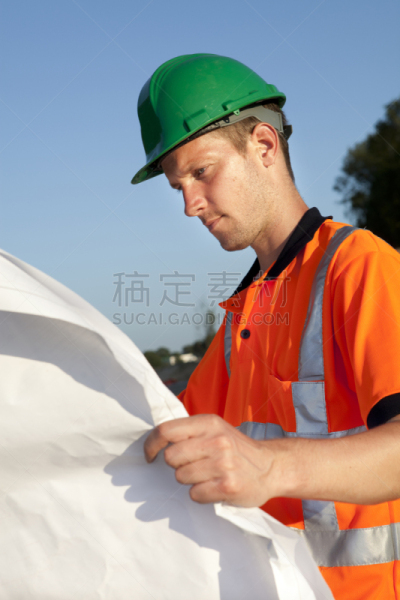 道路工程,蓝图,男人,别克跑车,建筑业,工业,垂直画幅,职业,设备用品,人