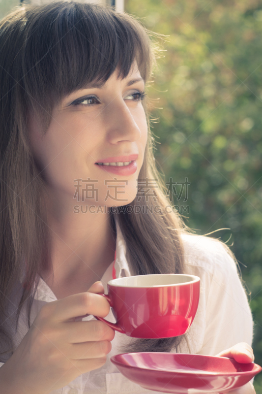 青年人,女人,窗户,茶,自然美,潮人,垂直画幅,芳香的,古典式,早晨