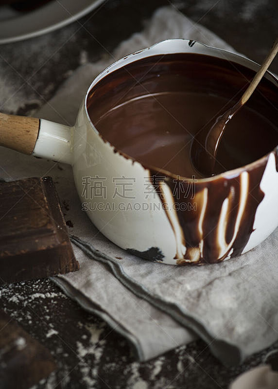 暗色,配方,食品,巧克力沙司,可可树的果实,奶油巧克力软糖,热,奶油,蛋糕,垂直画幅