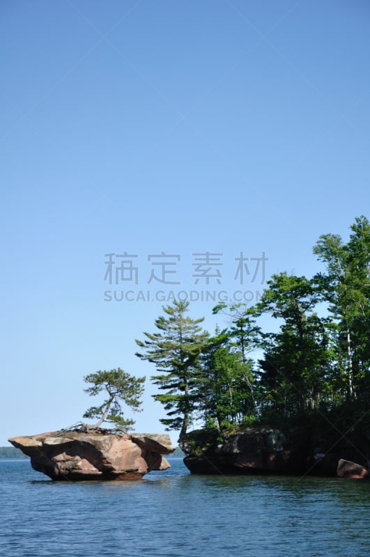 岩石,岛,阿波斯特尔岛,椴木,垂直画幅,水,天空,留白,地形,无人