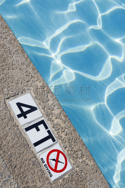 游泳池,垂直画幅,水,无人,色彩鲜艳,蓝色,在边上,夏天,泳池边,禁止跳水标志