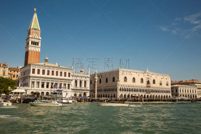 Beautiful photo canal of Venice , Italy .