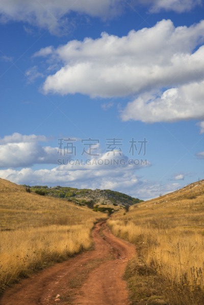 山路,在摩托车上的角度拍摄,中庸,不明确的地点,垂直画幅,天空,无人,透视图,夏天,偏远的