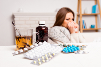 女人,药丸,贞德,茶杯,river ill,窦炎,大黄,手帕,不舒服,纸巾