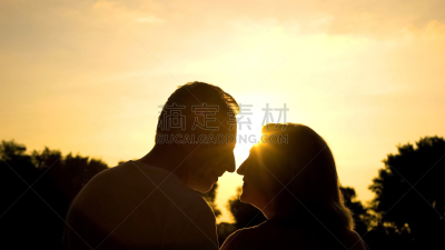 老年男人,浪漫,女人,公园,安全,健康保健,丈夫,婚姻,健康,背面视角