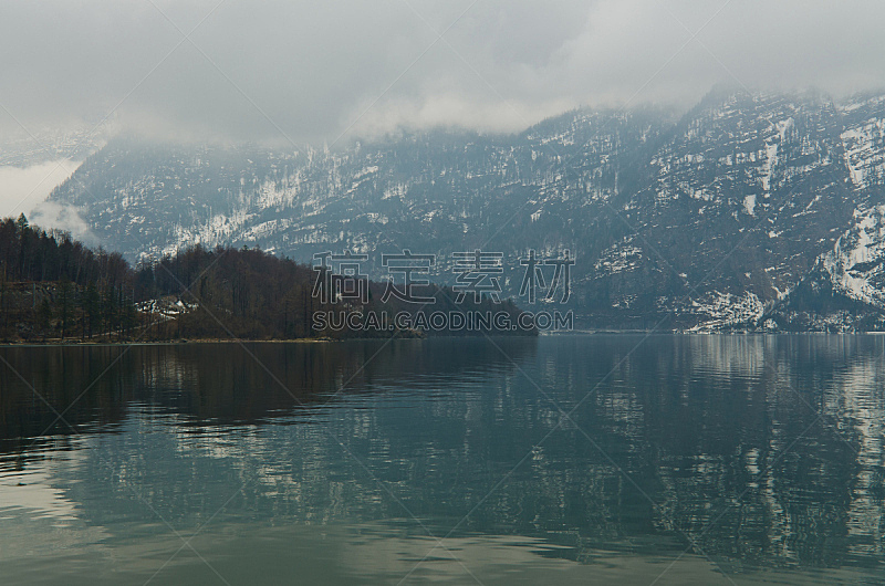 Lake Hastadt (Hallstättersee) in the Salzkammergut, Austria