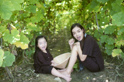 快乐,家庭生活,青少年,学龄前,夏天,奥黛,传统服装,儿童,女人,学龄儿童