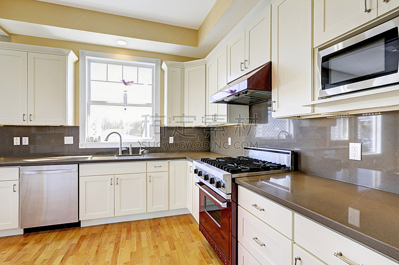灶台,厨房,炊具,白色,红色,银色,窗户,住宅房间,水平画幅,建筑