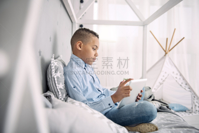 智慧,男孩,有魅力的,青少年,水平画幅,家庭生活,电子培训,青春期前儿童,未成年学生
